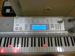 CASIO LK-207 　電子ピアノ　光る鍵盤　