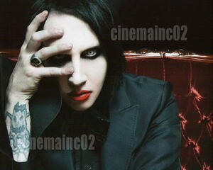 マリリン・マンソン Marilyn Manson/片手を顔に置く写真
