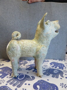 漢の時代の緑釉犬