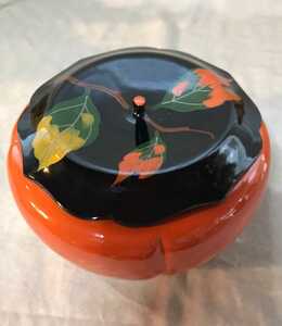 【漆器・蒔絵】柿の形をした菓子器 蓋もの 菓子鉢 小物入れにも ディスプレイ用品 インテリア用品 骨董品 アンティーク
