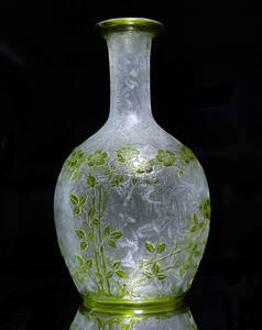 オールド・バカラ (BACCARAT) 1900年頃 薔薇 緑色被せガラス 花瓶 壺 エグランチエ 一輪挿し アンティーク オブジェ バラ グリーン 春海