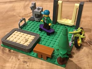 【LEGO】 レゴ ミニフィグ 公園 創作 ブロック ブリック おもちゃ 知育玩具 人形 自転車 スケボー フィギュア 帽子 木 花 イス ベンチ