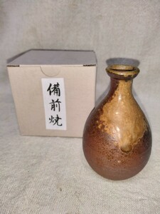 備前焼　　置き物(徳利　一輪挿し)(高さ７cm　口径２cm 底径３cm)　紙箱付　送料は￥３００です