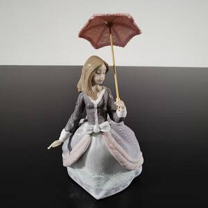 リヤドロ LLADRO 5211 『パラソルの娘 アンジェラ』 フィギュリン H22cm 陶器 人形 傘 少女 女性 西洋 置物 装飾 コレクション　 #0546/16