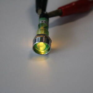 ランプ AC6V 緑色、丸形 メタル＋プラスチックブラケット