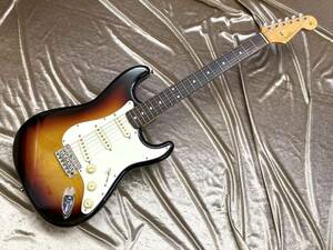 中古品 Fender Japan Exclusive Classic 60s Stratocaster 3 Tone Sunburst w/ Custom Shop Texas Special Pickups