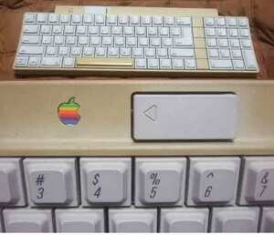 Apple II GS Keyboard ()。