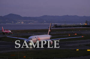 D【航空機写真】Ｌ版２枚　フェデックス・エクスプレス　B777-FS2　関西空港
