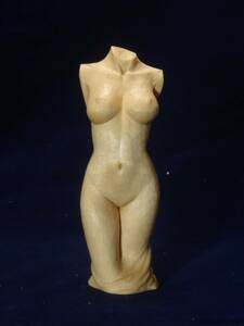 出品者作 『 泉 』 オリジナル 木彫刻 アート トルソ 裸婦 芸術 アート 女性 ハンドメイド 松 手彫り 彫刻