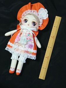 昭和レトロ風、手作り文化人形。ハンドメイドドール。オレンジ色、薄茶髪、和柄、白レース。新品。
