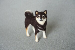 小さな黒い柴犬　8cm　羊毛フェルト　ハンドメイド　ミニチュア　黒柴犬