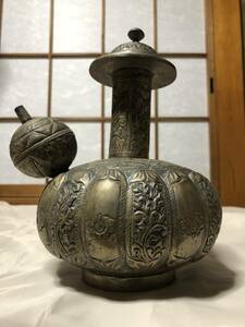 【骨董乳瓶】　金銅打出し彫金　中国古玩　Ｊ0215Ｊ