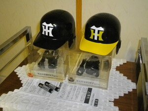 鑑賞・実用 ２００３（平成15）、２００５（平成17）年　阪神タイガースリーグ優勝記念２台　HELMET AM RADIO（電極研磨のみ、電池２本付）