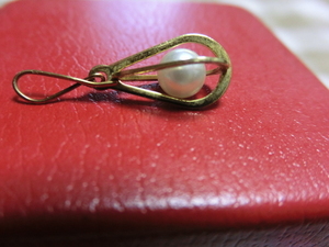 ■美品:留め具Ｋ18ゆらゆら揺れる一粒真珠ネックレストップ　　　 Tm593