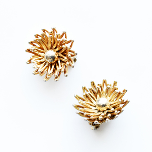 Vintage LISNER 1950’s　goldmetal flowermotif　earrings