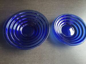 ブルー 青 大皿 フルーツ皿 丸皿 お皿 食器 海の色 ディープブルー 2点 深青 レトロ皿 美品 瑠璃色 丸型 幾何学 波型 映え皿 昭和レトロ