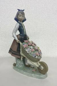 LLADRO リアドロ　花車を押す少女 フィギュリン 陶器人形 置物 高さ25.5㎝　絶版品　花屋の姉妹　花集め