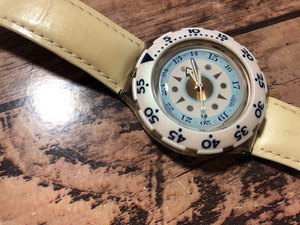 良品程度 レア swatch スウォッチ AG1995 ホワイト×ベージュ系 純正革ベルト クオーツ メンズ　ボーイズサイズ 腕時計