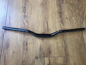 DEITY　BLACKLABEL　HANDLEBAR　38mmライズ　31.8ｍｍクランプ