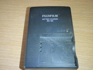 F002-01-1　FUJIFILM製バッテリー充電器 BC-50