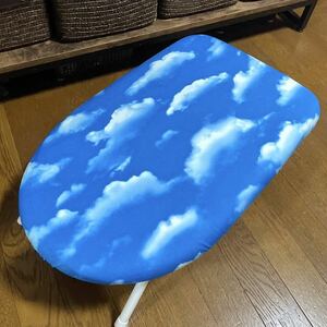 爽やかな空と雲の柄のアイロン台カバー　ハンドメイド　60×36