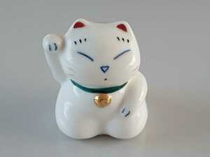 【中古縁起物】愛らしい招き猫の陶製置物