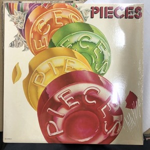 PIECES / PIECES (UALA966H)