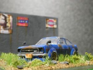 昭和レトロ 1/64 DATSUN サニー 1200クーペ 情景ジオラマ完成品 ケース付