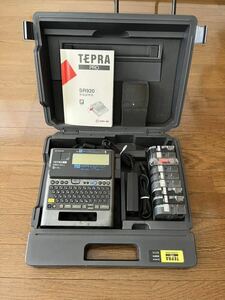 ［動作確認済］KING JIM キングジム TEPRA PRO テプラPRO SR920 ラベルライター 専用ケース、テプラカートリッジ付