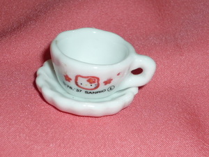 激レア！カワイイ♪ 1997年 サンリオ ハローキティ 陶器製 ミニチュア食器コレクション(ティーカップ)