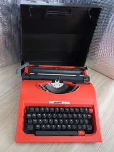 ヴィンテージ★スペイン製★Typewriter タイプライター★olivetti 112 オリベッティ 112★赤　RED レッド