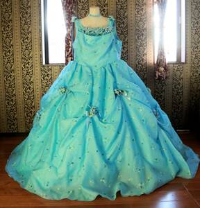 ウエスト120ｃｍサイズMAGNOLIAマグノリア高級ウエディングドレス３４号サイズ希少な超大きいサイズ特大水色カラードレス