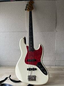 1円スタート Fender フェンダー JAZZ BASS エレキギター ソフトケース付 弦楽器 楽器　白　赤　現状品
