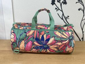 adidas アディダス　ボストンバッグ　花柄　カラフル