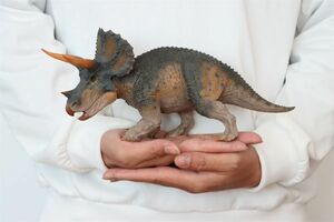 Rebor 1/35 サイズ トリケラトプス プラモデル 大きい 恐竜 リアル フィギュア PVC 大人 おもちゃ 動物 模型 プレゼント King