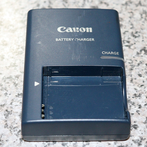 キャノン Canon 充電器 CB-2LXG 傷有 動作確認済み 中古品 R00038