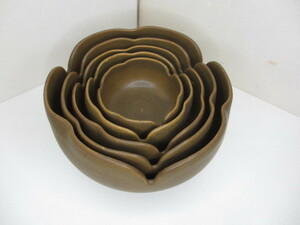 和食器　陶器製　花形　５客　入れ子鉢セット