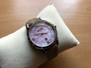 本体良好程度 COACH コーチ SWISS QUARTZ デイト シルバー×ピンク系シェル ロゴダイアル 純正革ベルト クオーツ レディース 腕時計