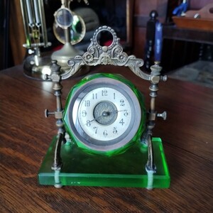 アンティーク　緑ガラス　置時計