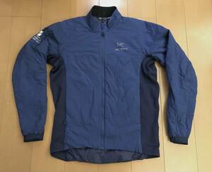 ［中古・送料無料］アークテリクス Atom LT Jacket ブルー系