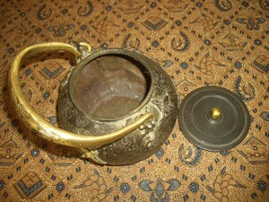 鉄製茶壺・鉄瓶（１３３）