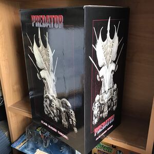 ネカ　プレデター クランリーダー　スローン　椅子　イス　NECA PREDATOR clan leader THRONE