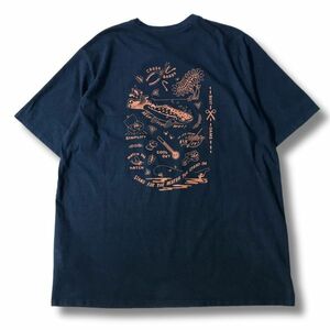 《良品◎》Patagonia パタゴニア★バッグイラスト*ワンポイント*ロゴTシャツ*カットソー*ネイビー*サイズXL(MS2754)◆S60