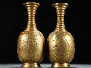 【瓏】古銅鏨刻彫 塗金狩猟図賞瓶一対 唐代 銅器 古賞物 中国古玩 蔵出