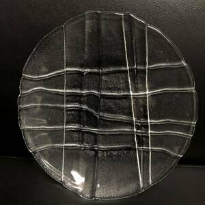《食器》 レトロ 「ガラス製の大皿：網目模様」 直径：約29.1cm 高さ：約3.7cm 盛り皿 プレート 洋食器 中古