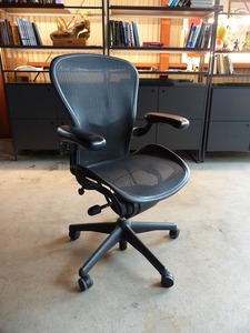 ⑤Herman Miller ハーマンミラー|Aeron Chair アーロンチェア|クラシック　Bサイズ｜AE123AWB