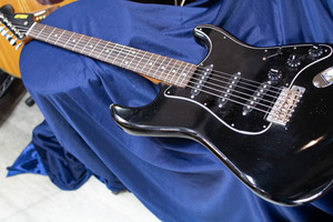 HOLLY ストラトキャスターモデル　日本製　STRATOCASTER TYPE　黒　ブラック BLACK