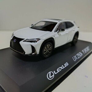 京商　1/43　LEXUS レクサス　UX250h Fスポーツ　ホワイト ノーヴァ ガラスフレーク