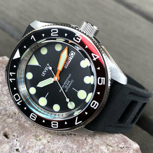 カスタム自由自在/MOD 日本製 メンズウォッチ 20気圧防水 自動巻き SEIKO NH36 316Lステンレス ダイバーズラバーベルト 腕時計 LEVEL7
