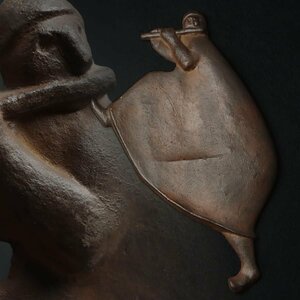 JK556 時代金工 鉄製「笛を吹く女性」レリーフ 横27.5cm 重645g・「横笛を吹く人物」